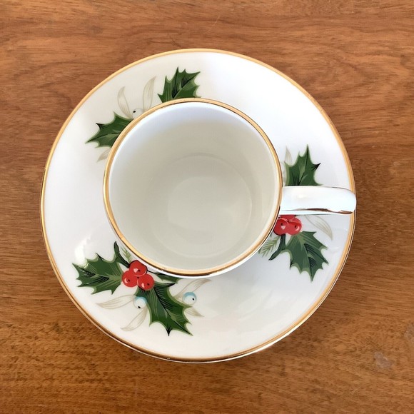 Royal Grafton England Demitasse Small Tea Cup & Saucer The Danbury Mint Holly - Picture 2 of 12